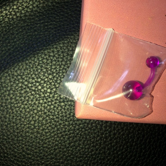 ⭐️3/$15 New! Flexible purple navel belly ring 14 gauge - Picture 3 of 9